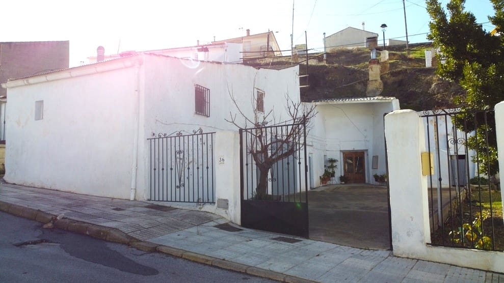 4 bedroom Cave House for sale in Cuevas del Campo - € 56,000 (Ref: 9475577)