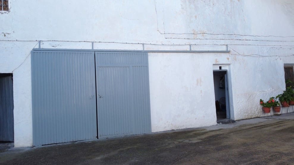 4 bedroom Cave House for sale in Cuevas del Campo - € 56,000 (Ref: 9475577)