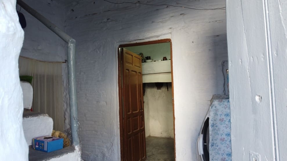 4 bedroom Cave House for sale in Cuevas del Campo - € 56,000 (Ref: 9475577)