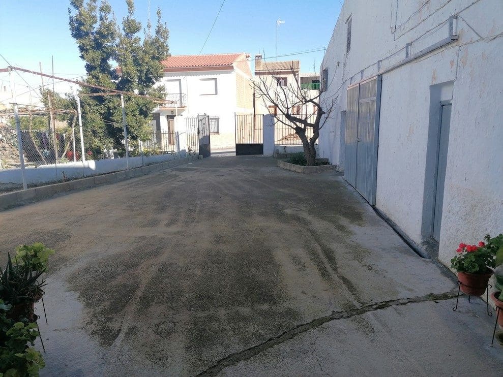 4 bedroom Finca/Country House for sale in Cuevas del Campo - € 56,000 (Ref: 9475577)