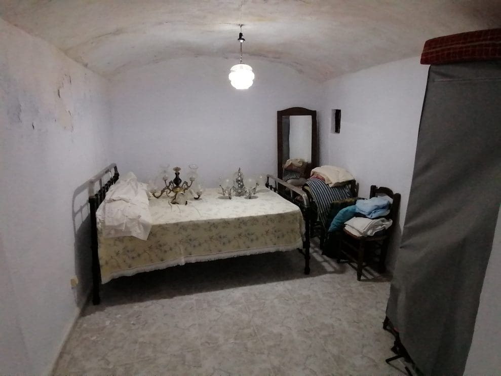4 bedroom Finca/Country House for sale in Cuevas del Campo - € 56,000 (Ref: 9475577)