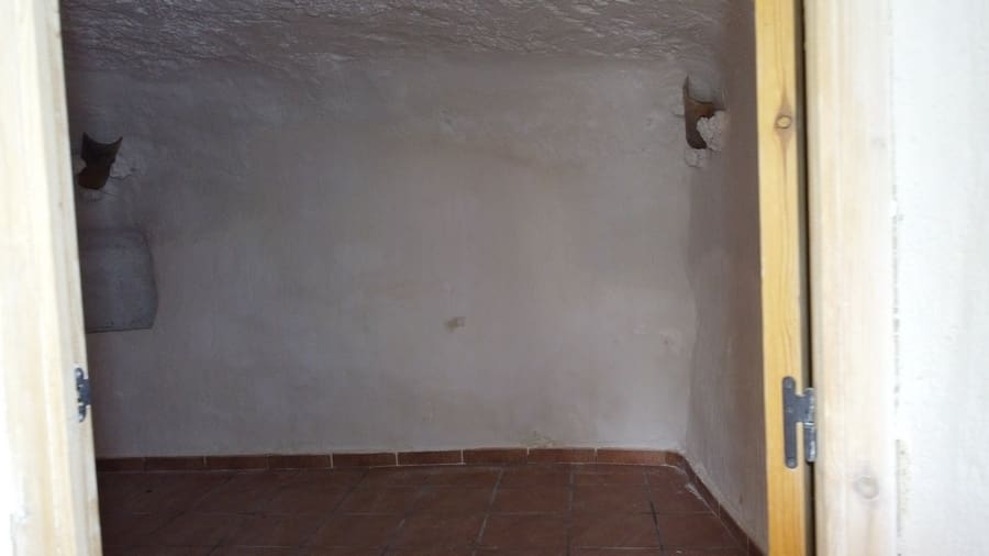Cave House for sale in Galera - € 76,000 (Ref: 9496574)