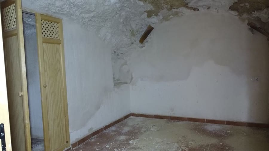 Cave House for sale in Galera - € 76,000 (Ref: 9496574)