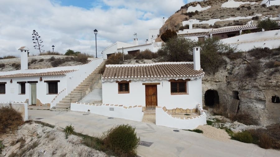 Cave House for sale in Galera - € 76,000 (Ref: 9496574)