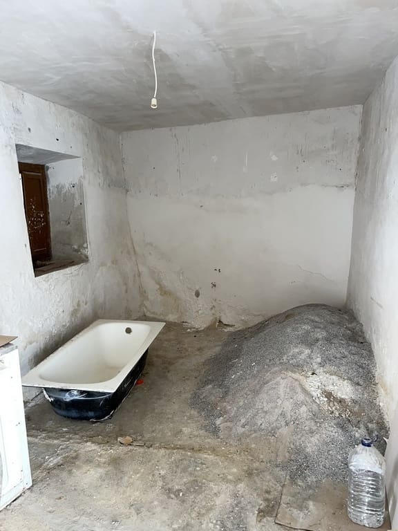 3 bedroom Townhouse for sale in Baza - € 35,000 (Ref: 9496575)