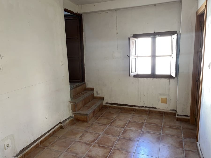 3 bedroom Townhouse for sale in Baza - € 35,000 (Ref: 9496575)