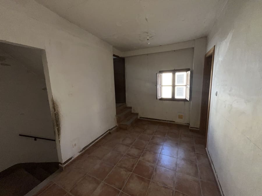3 bedroom Townhouse for sale in Baza - € 35,000 (Ref: 9496575)