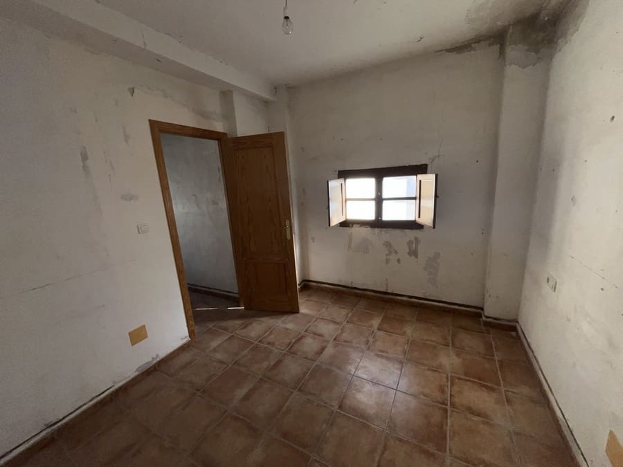 3 bedroom Townhouse for sale in Baza - € 35,000 (Ref: 9496575)
