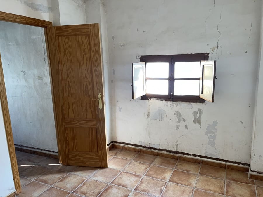 3 bedroom Townhouse for sale in Baza - € 35,000 (Ref: 9496575)