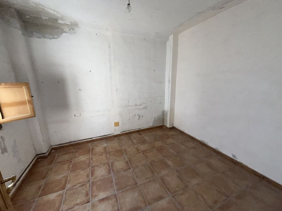 3 bedroom Townhouse for sale in Baza - € 35,000 (Ref: 9496575)