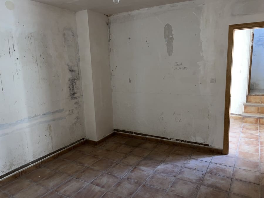 3 bedroom Townhouse for sale in Baza - € 35,000 (Ref: 9496575)