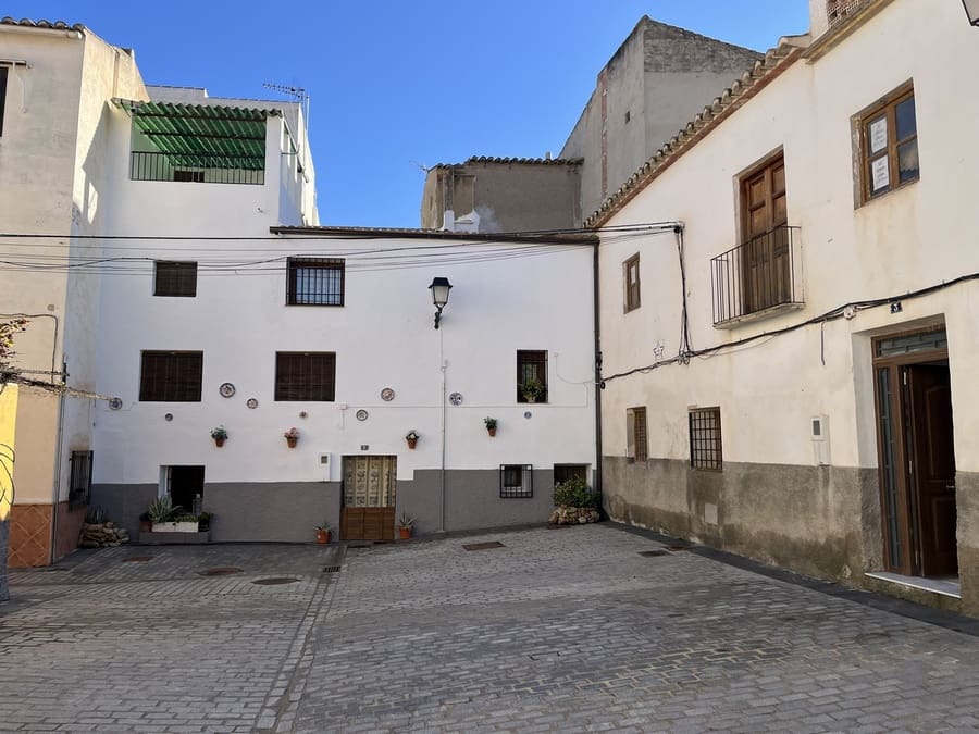 3 bedroom Townhouse for sale in Baza - € 35,000 (Ref: 9496575)