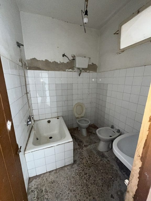 3 bedroom Finca/Country House for sale in Baza - € 35,000 (Ref: 9496575)