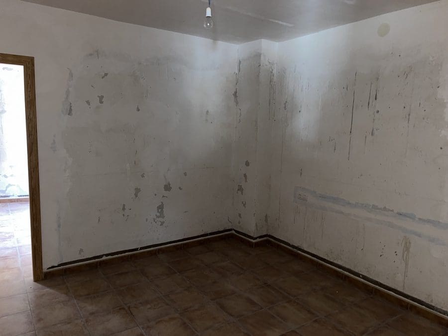 3 bedroom Finca/Country House for sale in Baza - € 35,000 (Ref: 9496575)