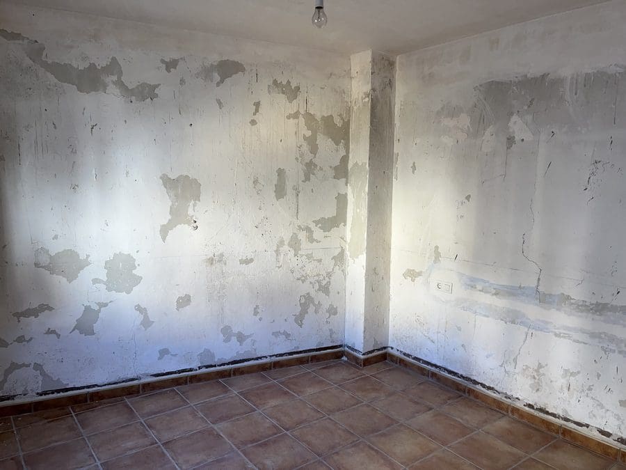 3 bedroom Finca/Country House for sale in Baza - € 35,000 (Ref: 9496575)