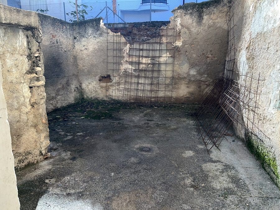 3 bedroom Finca/Country House for sale in Baza - € 35,000 (Ref: 9496575)