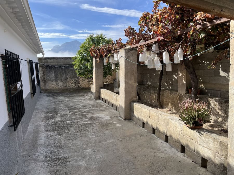 Finca/Country House for sale in Cortes de Baza - € 98,000 (Ref: 9496576)