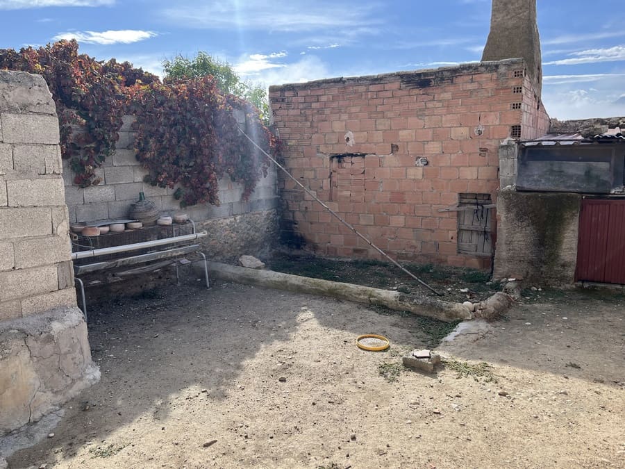 Finca/Country House for sale in Cortes de Baza - € 98,000 (Ref: 9496576)