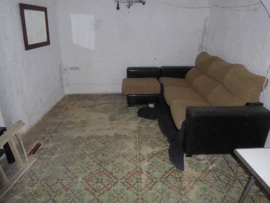 7 bedroom Cave House for sale in Guadix - € 90,000 (Ref: 9506427)