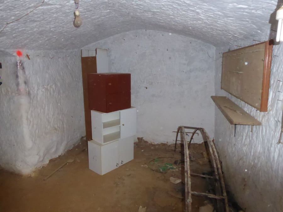7 bedroom Cave House for sale in Guadix - € 90,000 (Ref: 9506427)