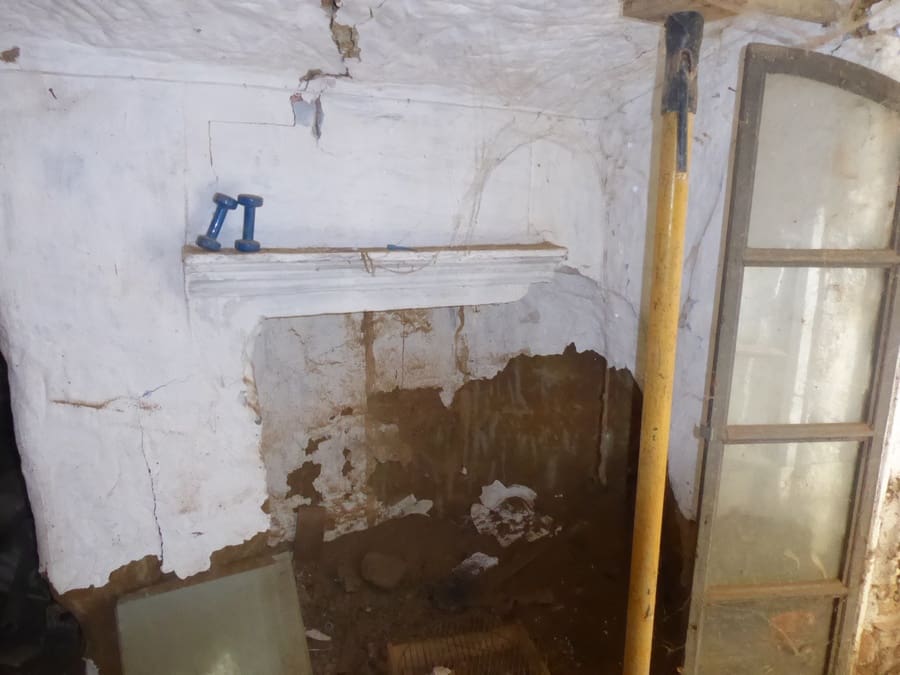 7 bedroom Cave House for sale in Guadix - € 90,000 (Ref: 9506427)