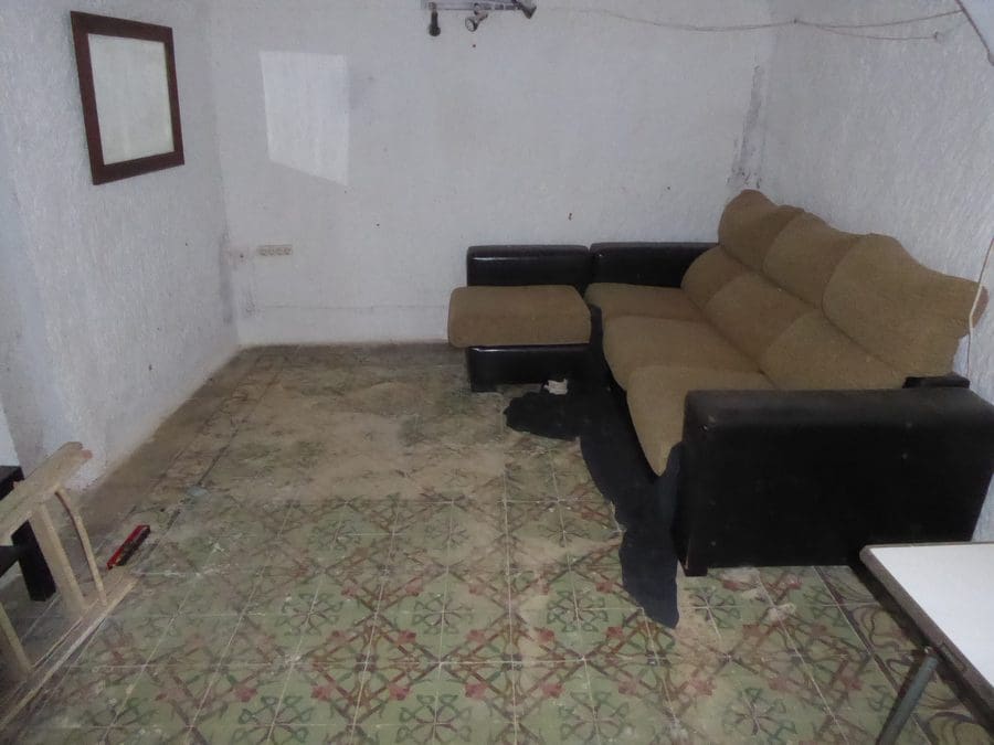 7 slaapkamer Grotwoning te koop in Guadix - € 90.000 (Ref: 9506427)