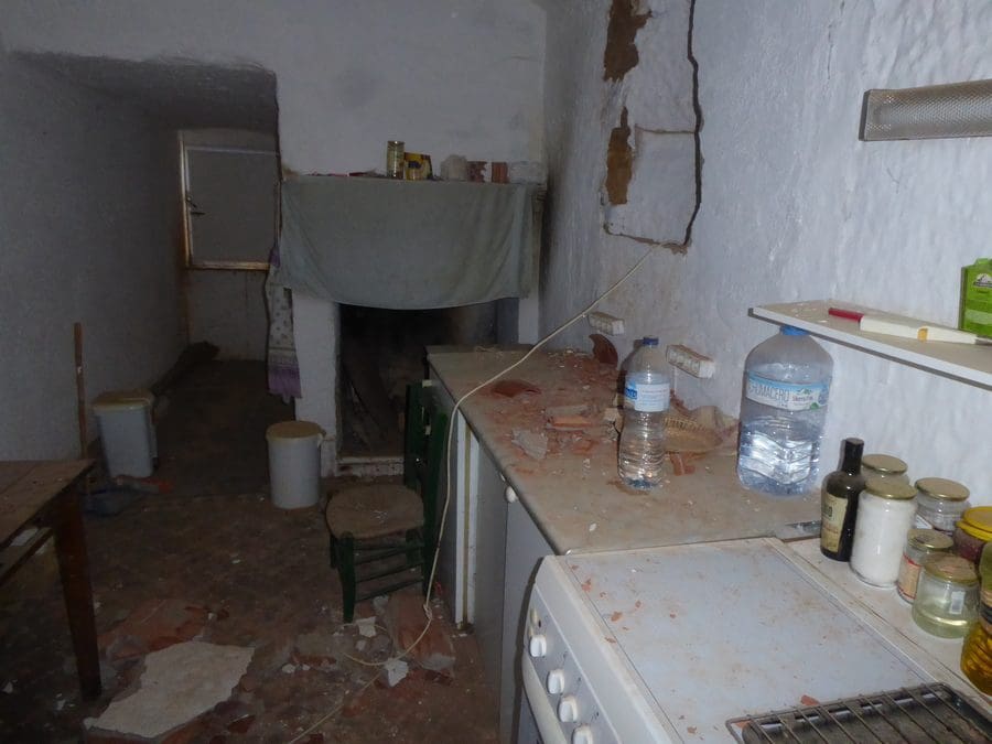 7 slaapkamer Grotwoning te koop in Guadix - € 90.000 (Ref: 9506427)