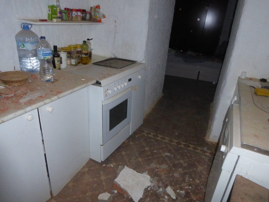7 slaapkamer Grotwoning te koop in Guadix - € 90.000 (Ref: 9506427)