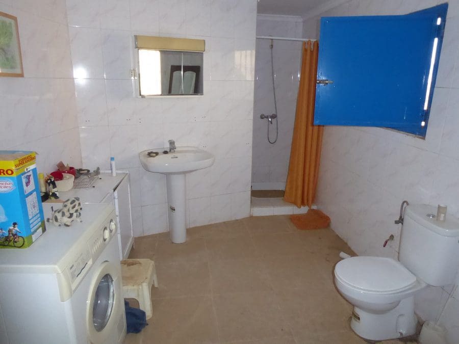 7 slaapkamer Grotwoning te koop in Guadix - € 90.000 (Ref: 9506427)