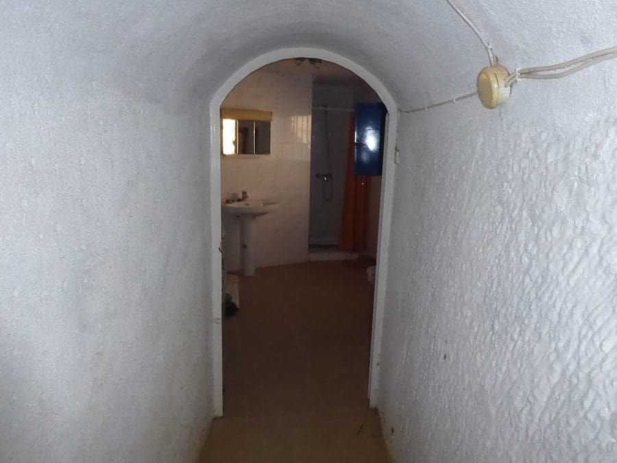 7 slaapkamer Grotwoning te koop in Guadix - € 90.000 (Ref: 9506427)