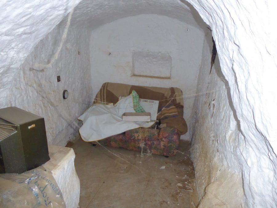 7 slaapkamer Grotwoning te koop in Guadix - € 90.000 (Ref: 9506427)