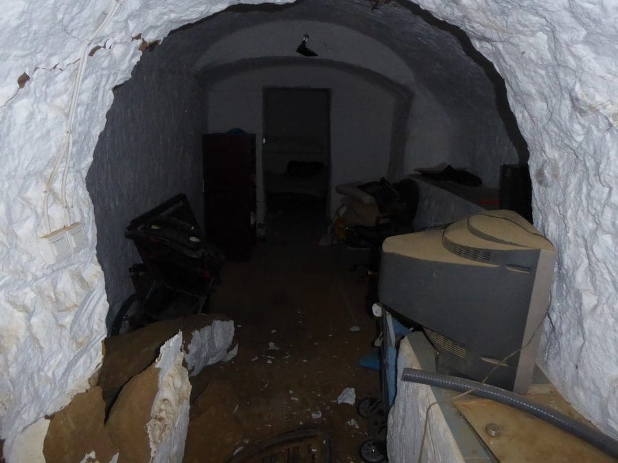 7 slaapkamer Grotwoning te koop in Guadix - € 90.000 (Ref: 9506427)