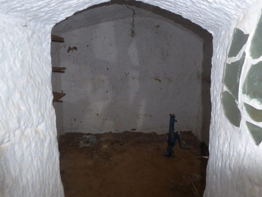 7 slaapkamer Grotwoning te koop in Guadix - € 90.000 (Ref: 9506427)