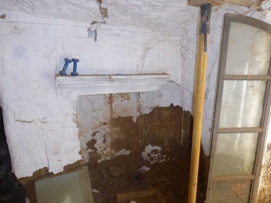 7 slaapkamer Grotwoning te koop in Guadix - € 90.000 (Ref: 9506427)