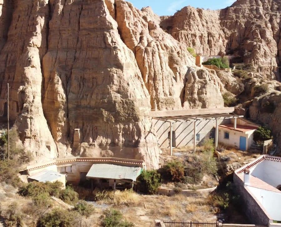 7 slaapkamer Grotwoning te koop in Guadix - € 90.000 (Ref: 9506427)