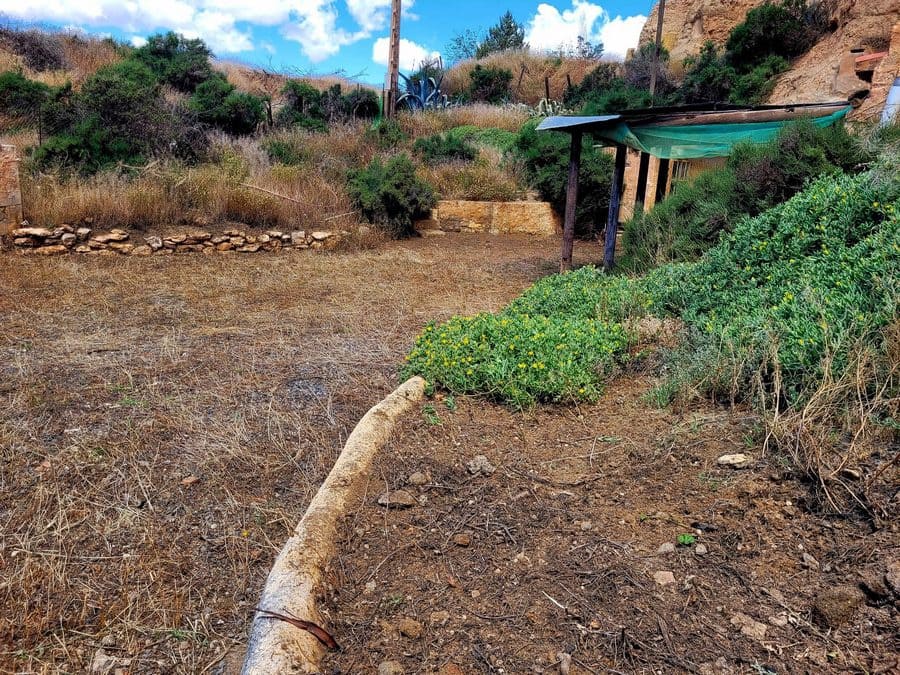 7 slaapkamer Grotwoning te koop in Guadix - € 90.000 (Ref: 9506427)