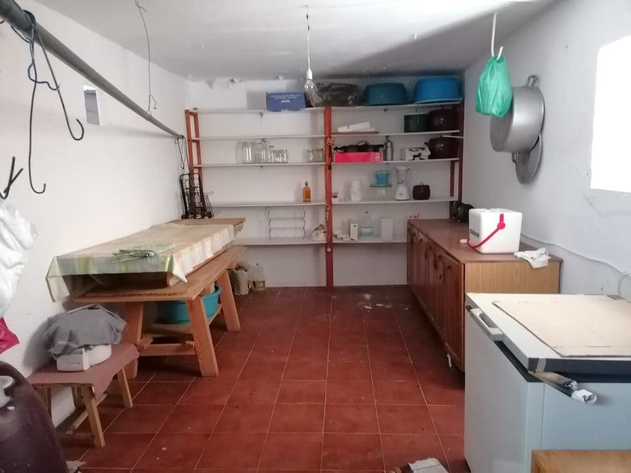 8 bedroom Finca/Country House for sale in Chirivel - € 299,999 (Ref: 9506428)