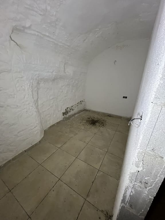 8 soveværelse Hulehus til salg i Baza - € 200.000 (Ref: 9521786)