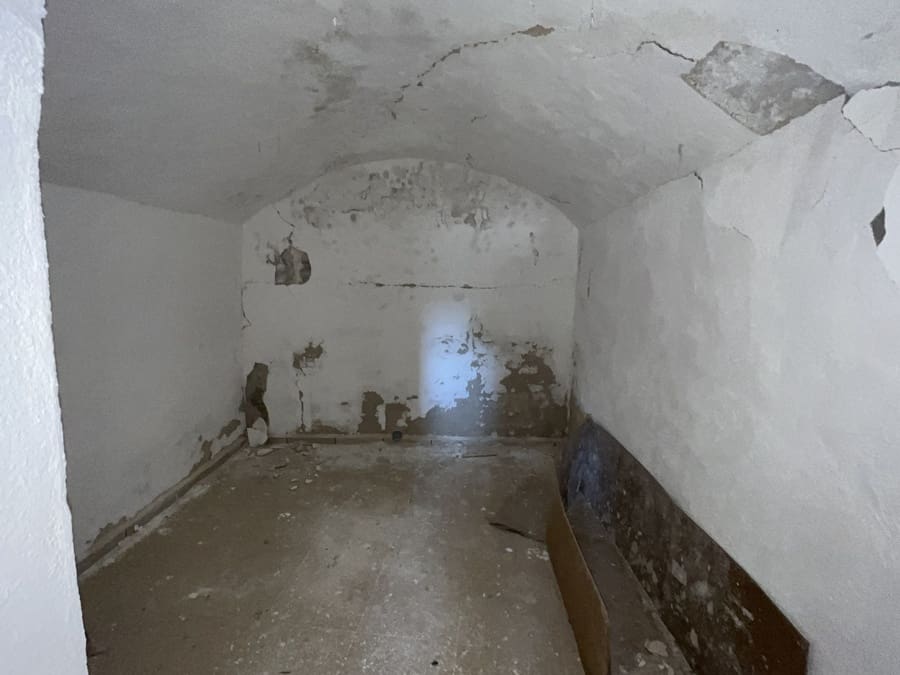 8 soveværelse Hulehus til salg i Baza - € 200.000 (Ref: 9521786)