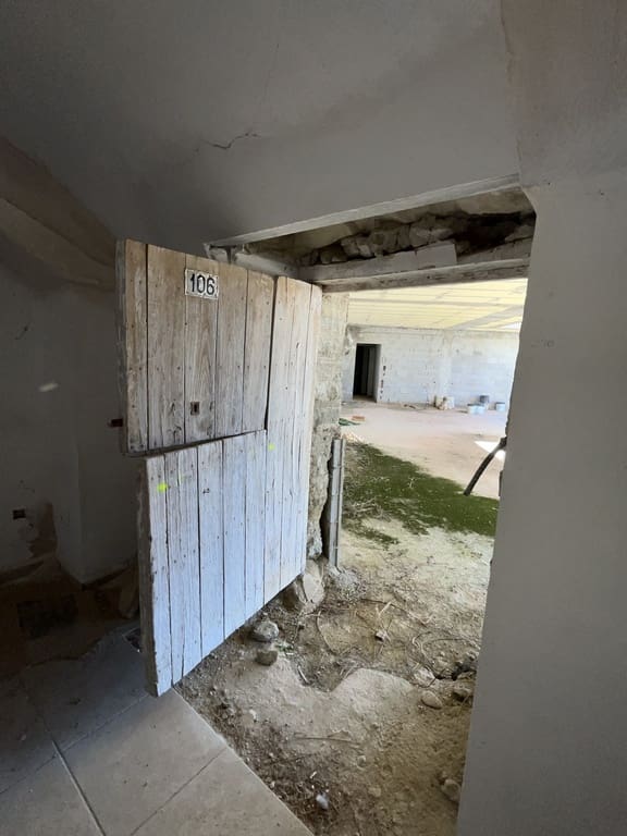 8 soveværelse Hulehus til salg i Baza - € 200.000 (Ref: 9521786)