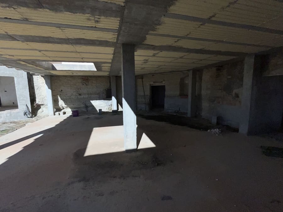 8 soveværelse Hulehus til salg i Baza - € 200.000 (Ref: 9521786)