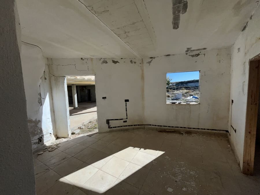 8 soveværelse Hulehus til salg i Baza - € 200.000 (Ref: 9521786)