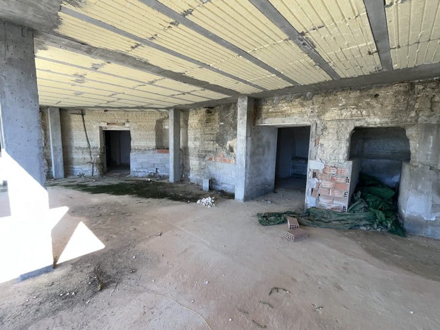 8 slaapkamer Grotwoning te koop in Baza - € 200.000 (Ref: 9521786)