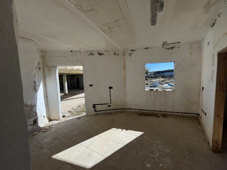 8 slaapkamer Grotwoning te koop in Baza - € 200.000 (Ref: 9521786)