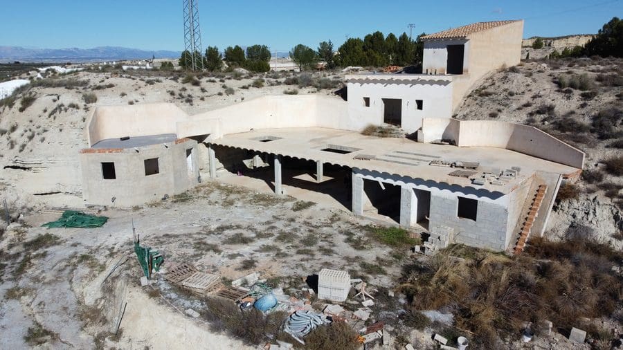 8 slaapkamer Grotwoning te koop in Baza - € 200.000 (Ref: 9521786)