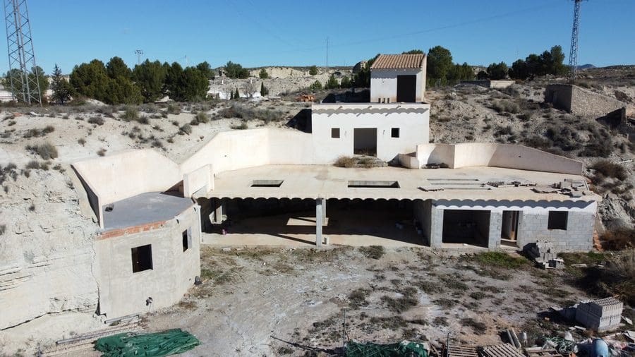 8 slaapkamer Grotwoning te koop in Baza - € 200.000 (Ref: 9521786)