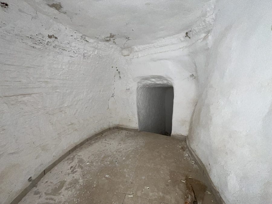 8 slaapkamer Grotwoning te koop in Baza - € 200.000 (Ref: 9521786)