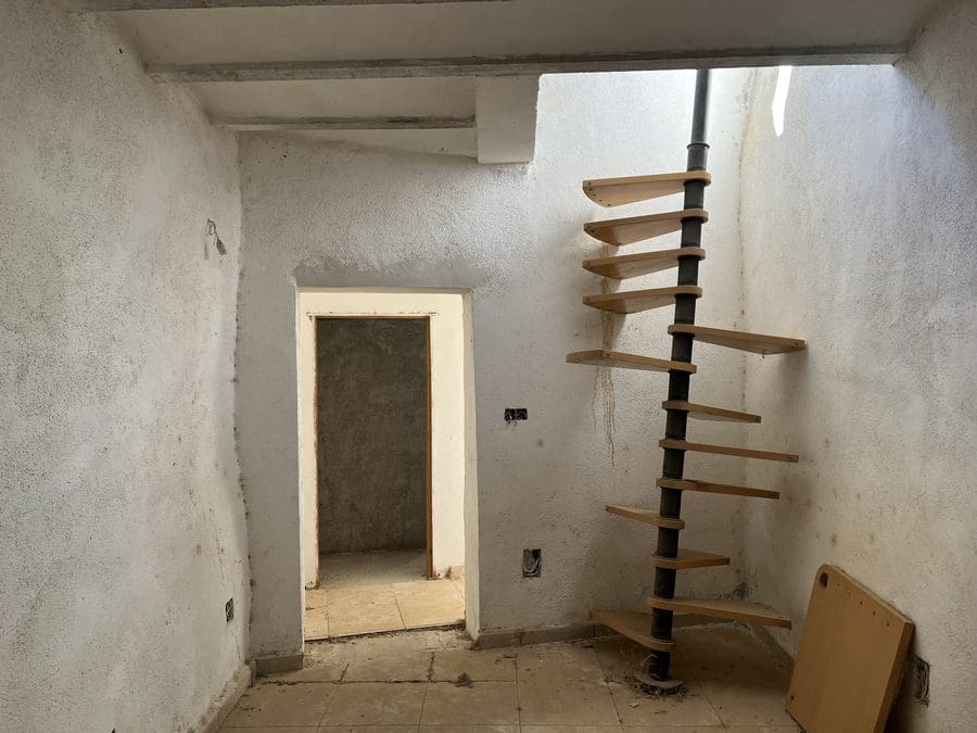 8 slaapkamer Grotwoning te koop in Baza - € 200.000 (Ref: 9521786)