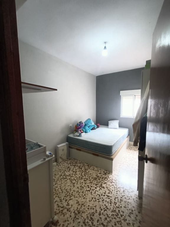 3 makuuhuone Omakotitalo myytävänä paikassa Baza - 65 000 € (Ref: 9534750)