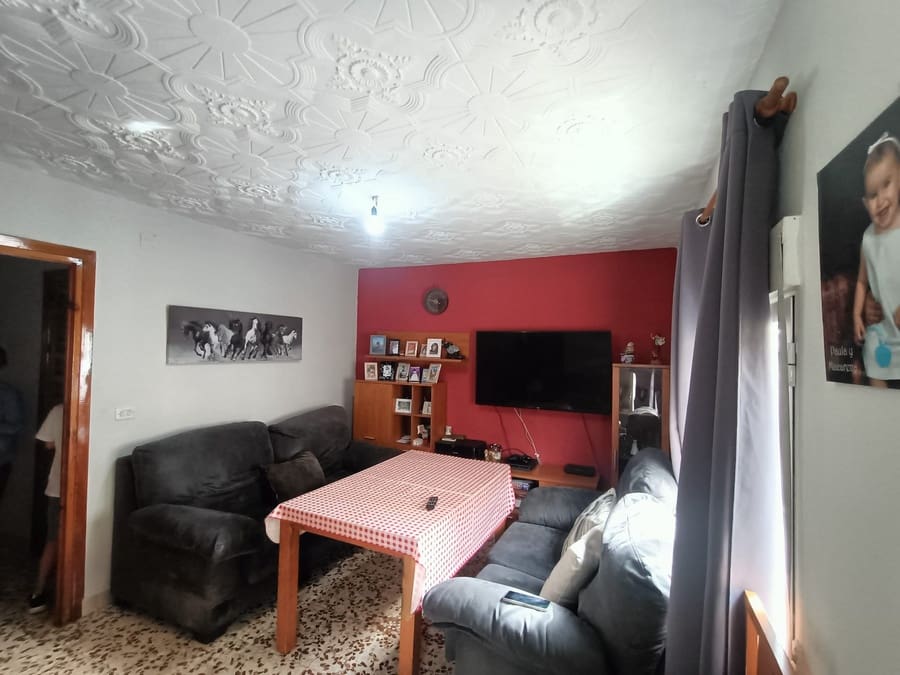 3 makuuhuone Omakotitalo myytävänä paikassa Baza - 65 000 € (Ref: 9534750)